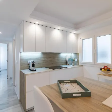 Espectacular Apartamento Estepona, Primera Linea De Playa, Totalmente Reformado En 2023 Apartment *