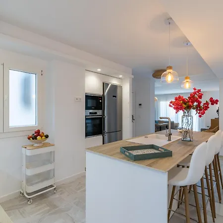 Espectacular Apartamento Estepona, Primera Linea De Playa, Totalmente Reformado En 2023 Apartment *